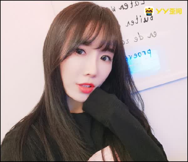 小露娜曝光线下开面包店!