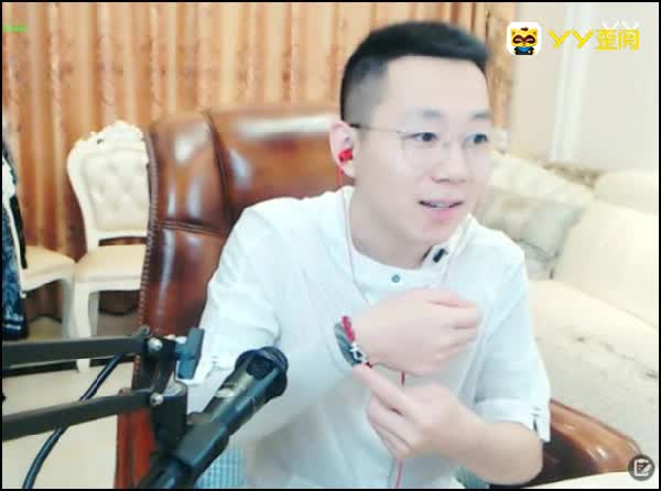 定情,王小源给女友买情侣手链!