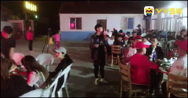 赵小磊线下聚会,七夜包下酒吧狂