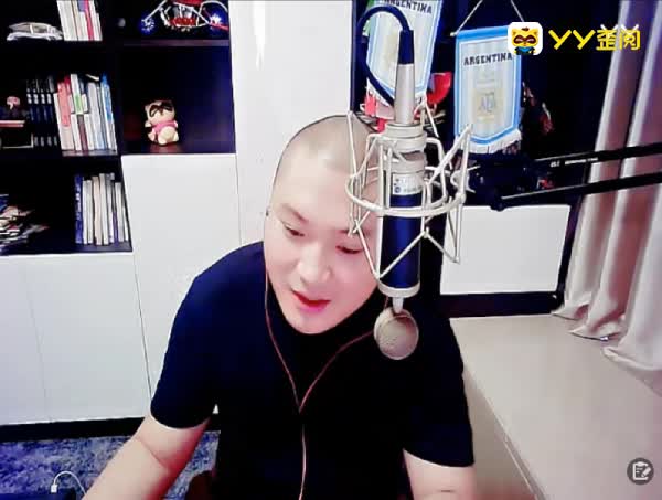 神豪B哥自曝现实已结婚?