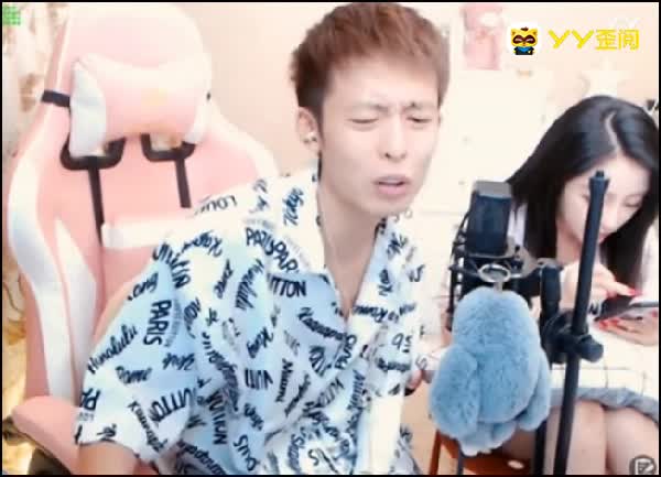 王冕女徒弟家中直播被带节奏！