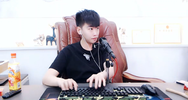 赵小磊家粉丝听到赵小磊的建议后,都纷纷认同,而赵小磊也统一了以后