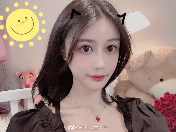 兰梦莎生活美照任何角度都很美