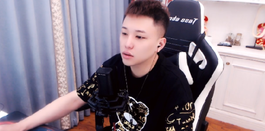 战神点秒榜,微风剃成光头!