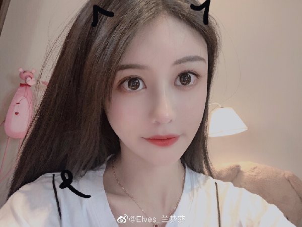 兰梦莎生活美照任何角度都很美