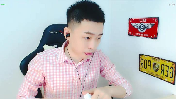 怕他们饿着!阿哲改用小号刷钱