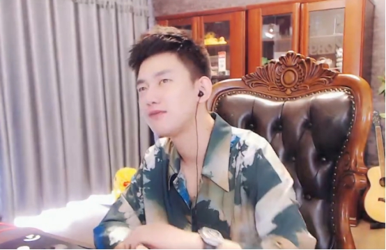 第一个给阿哲发七夕红包竟然是他
