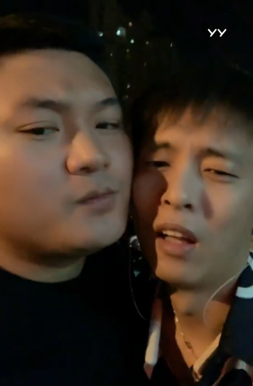 王冕和老李平生哥聚首,亲密合影