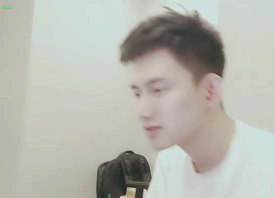 漂亮女粉喊话阿哲,点10W关注出人