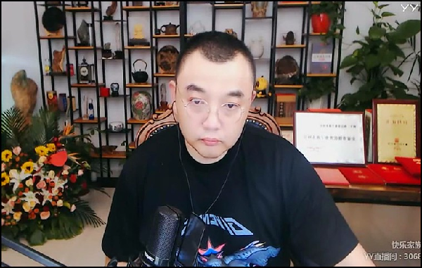 为这事,快乐哥与阿哲闹了起来