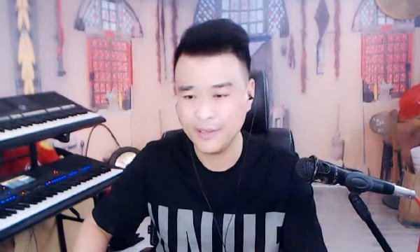 大衣:不收礼物,也不愿丢了士气