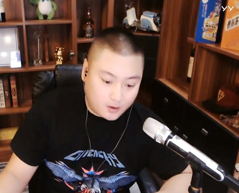 上头了!李先生要充值百万打她