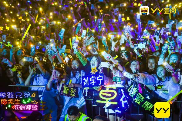 摩登兄弟嘉年华连唱7首回馈粉丝