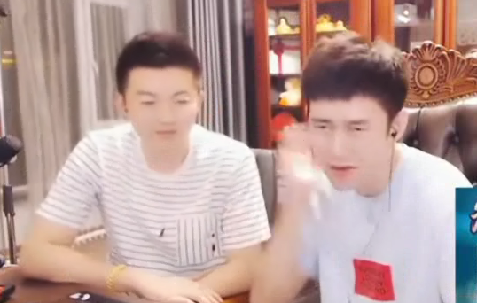 咋回事?阿哲和玄律扇起了耳光