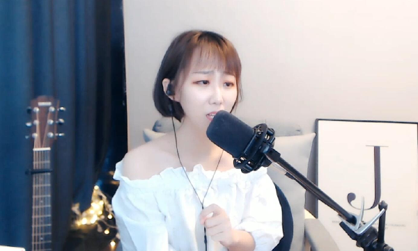 火爆全网的《少年》女声版来了