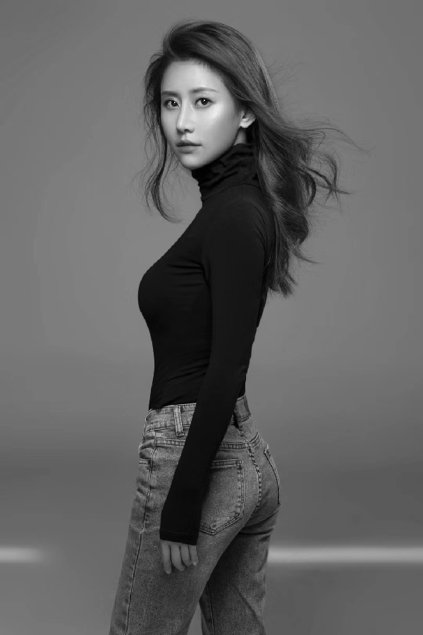 黑白写真阿飘:美貌与气质并存!