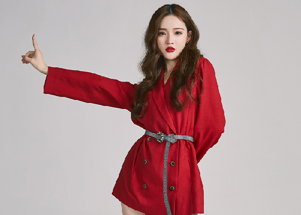 戴羽彤表演芭蕾舞大秀长腿