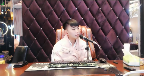 赵小磊报名年度男MC标签!