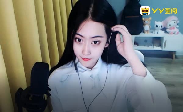 唏嘘:媚眼含羞合,丹唇逐笑开