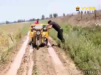 直播翻车？刚夸完就陷进了泥里