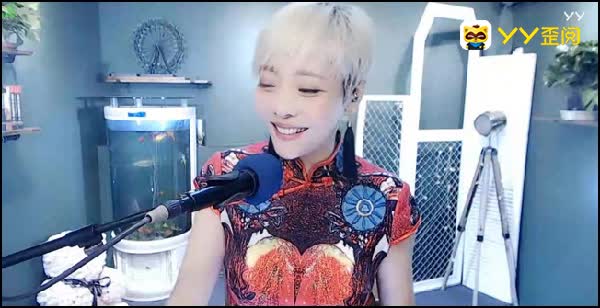 魏佳艺三周年庆落泪，感恩粉丝