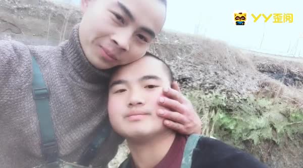 光头强雪天下河捕鱼，手被冻坏！