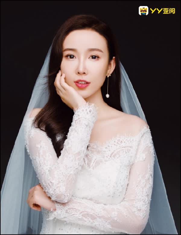 露娜婚纱_露娜弗蕾亚婚纱图片(3)