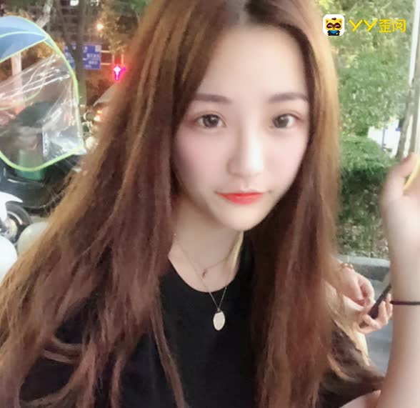 芮甜甜表白拿戒指求婚神豪挺哥!