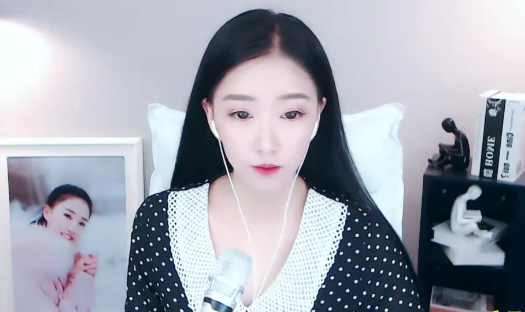 美琪与柳婷两美女上演乱斗友谊赛