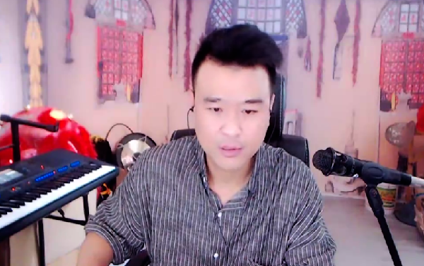 大衣哥以身作则,奋力为588拉票