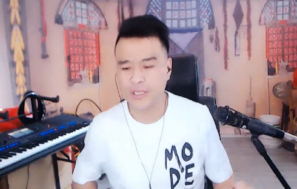 大衣哥拒做一哥,不为声名所累!