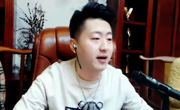 哦哥回归,现身小洲直播间豪刷!