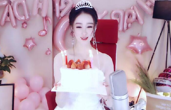 心心生日会,小洲到场送祝福!