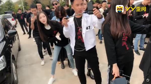 小洲线下粉丝聚会,忙坏了?