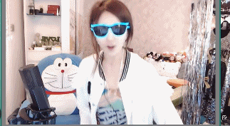 雪儿直播间脱衣服，惊呆粉丝