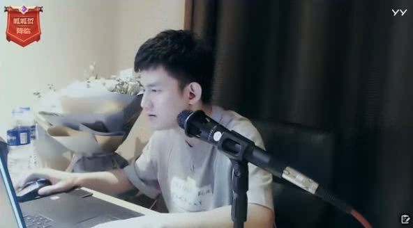 8哥告诉阿哲和她认识已有五六年!