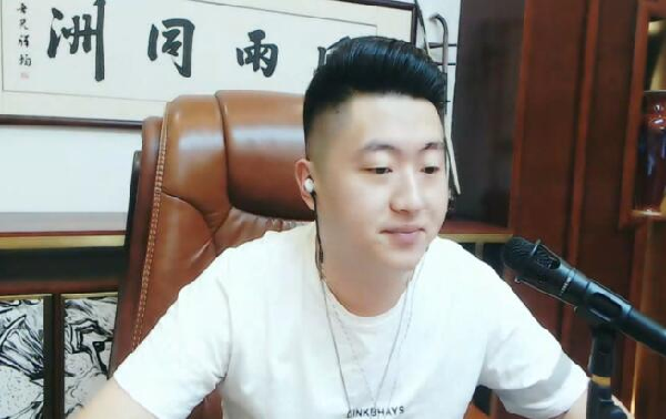 小洲进入新版热度榜前十!