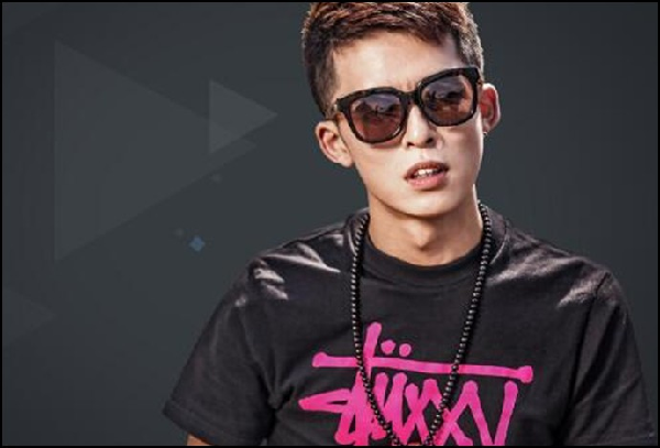 yy日报周星变数大各ow激战