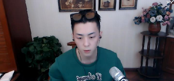 众人助阵,蔻蔻豪刷,u1夺下头条