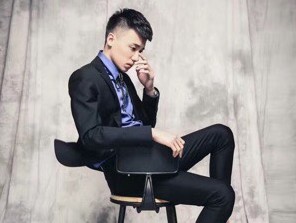 亚贝成新电工!曝财团来源