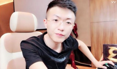 哦哥豪刷!三金哥领跑V875周星