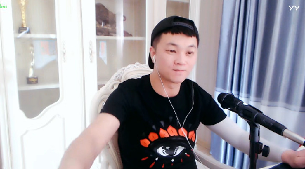 大嘎子向粉丝公布恋情
