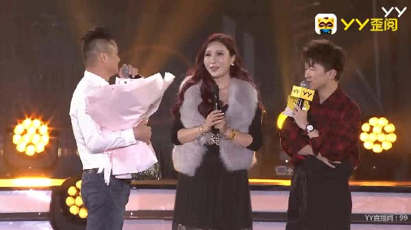 嫁了！颁奖现场悦儿男友求婚
