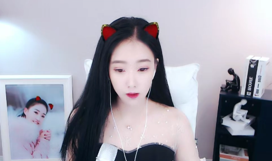 美琪再次献唱网络火歌《百花香》