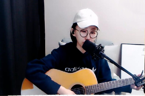 晚六点翠花祁将参加《YY好歌舞》