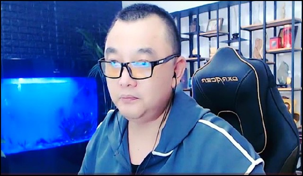 快乐哥曝私人游艇,保养费年200W