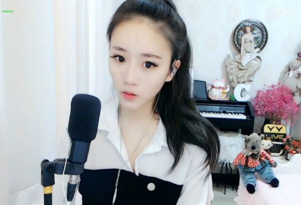 是他吗?神秘大哥豪刷小CC上周星