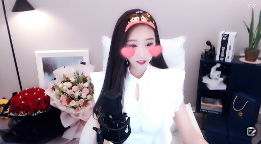 美琪惊艳出镜,致辞三周年!