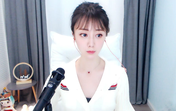 御风诗然献唱《潮湿的心》