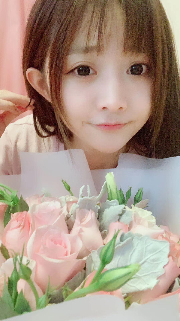 萌主哼哼夺得玫瑰周星